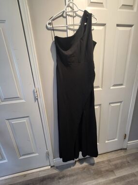 Chic One-Shoulder Black Evening Gown
